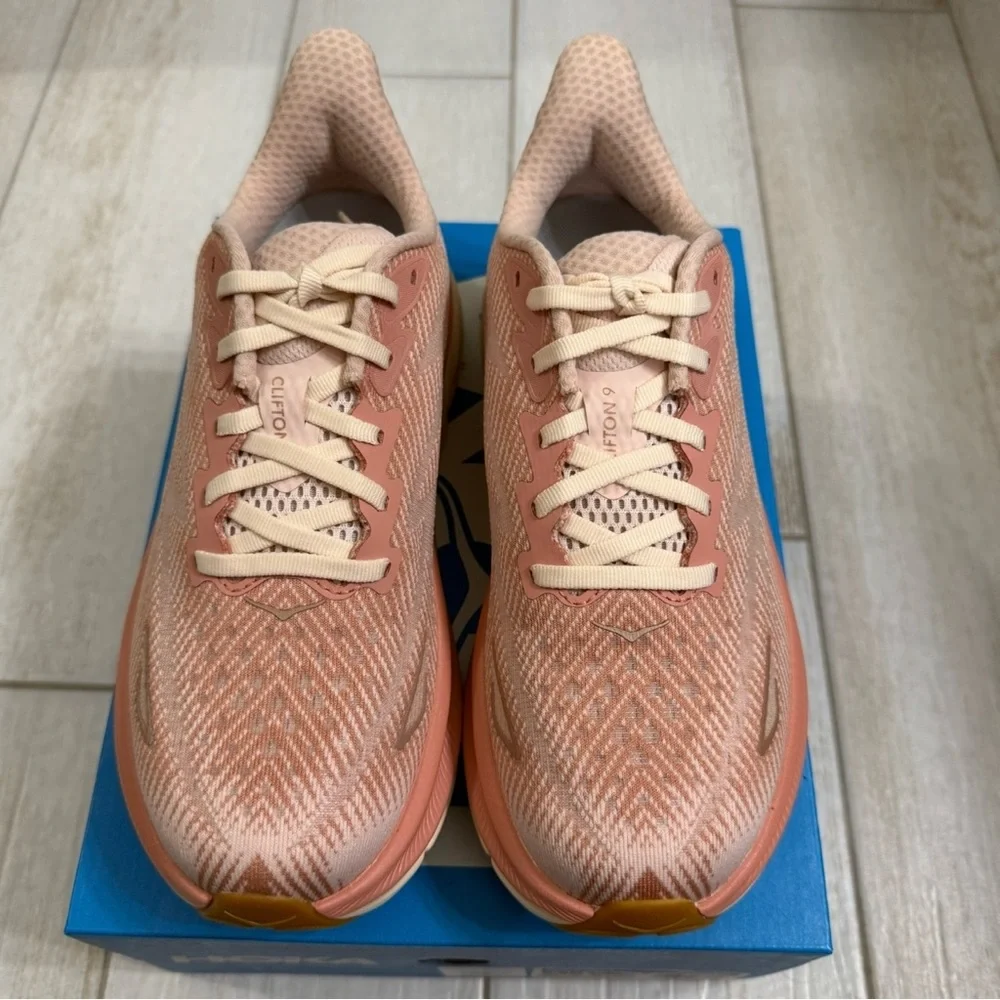 Hoka Clifton 9 Sneakers Women's Size 6.5 Sandstone
Cream - Picture 2 of 8